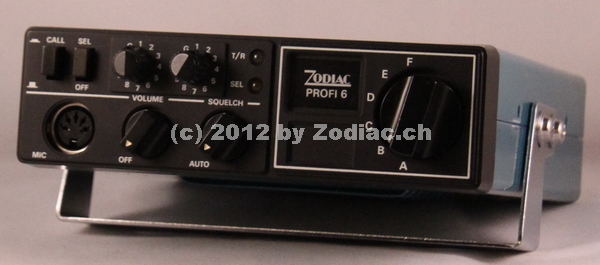 Zodiac Profi 6
Typ:Betriebsfunkgerät
Frequenz:26,6-30 MHz
Kanäle:6 (Dioden Matrix)
Modulationsart:FM
Leistung:4 Watt
Hergestellt ab: 1985
Schlüsselwörter: Zodiac Profi 6