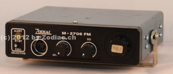 Zodiac M-2706FM
Typ:Bertiebsfunkgerät
Frequenz:27.425-27.495 MHz
Kanäle:6
Modulationsart:FM
Leistung:0,5 Watt
Hergestellt ab: 1976
Sonstiges: Die 2706 Serie war eines der wenigen Geräte die in Kerns produziert wurden

Schlüsselwörter: Zodiac M-2706FM