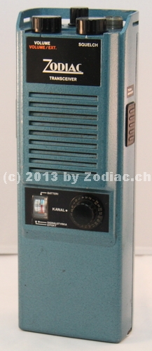Zodiac P-5012 als 23 Kanal Gerät
Typ:CB-Gerät
Frequenz:27.005-27.135 MHz
Modulationsart:AM
Kanäle:12/23
Leistung:0,5 Watt
Hergestellt ab:1977
Sonstiges: Das P-5012 hat es  12 Kanal- und 23 Kanalversion gegeben. Hier als 23 Kanalversion.
Schlüsselwörter: Zodiac P-5012 als 23 Kanal Gerät