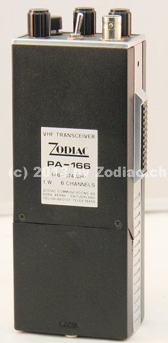 Zodiac PA-166 Rückseite
Typ:VHF-Gerät
Frequenz:146 - 174 MHz
Modulationsart:FM
Kanäle:6
Leistung:1 Watt
Hergestellt ab: 	19??
Schlüsselwörter: Zodiac PA-166 Rückseite