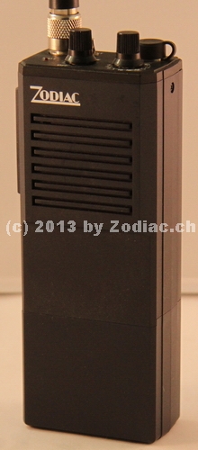 Zodiac P-1000
Typ:VHF-Gerät
Frequenz:146-174 MHz
Modulationsart:FM
Kanäle: ??
Leistung:1 Watt
Hergestellt ab:19?? ging nie in Serie
Sonstiges:Serienummer 6. Gerät wurde nie produziert. Uns sind nur 2 Geräte bekannt. Beide Geräte sind in unserem Besitz 



Schlüsselwörter: Zodiac P-1000