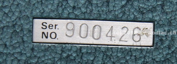 Zodiac P-8000 Shinwa P-800 SN
Typ:CB-Gerät
Frequenz:26.965-27.405 MHz
Kanäle:40
Modulationsart:FM
Leistung:2 Watt
Hergestellt ab:1989
Sonstiges: Seriennummer:900426
Als diese Schachtel geöffnet wurde staunte ich nicht schlecht! Es war ein Shinwa P-800 in dieser Schachtel.Zuerst glaube ich, dass einfach ein anderes Gerät in der Schachtel liegt. Dem war aber nicht so. Die Seriennummer entspricht genau der, die auf der Schachtel notiert ist. Hersteller der ersten Serie der P-8000 war Shinwa.
Schlüsselwörter: Zodiac P-8000 Shinwa P-800 SN