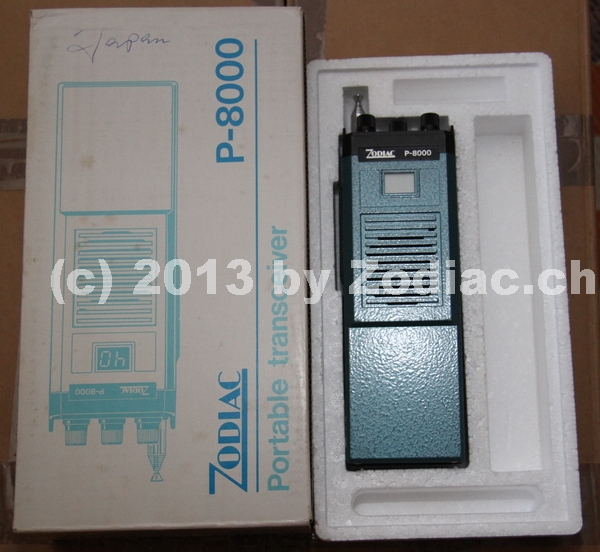 Zodiac P-8000 Prüfmuster
Typ:CB-Gerät
Frequenz:26.965-27.405 MHz
Kanäle:40
Modulationsart:FM
Leistung:2 Watt
Hergestellt ab:1989
Sonstiges: Seriennummer: 900393
Das Gerät stammt aus der Fabrik in Shizuoka, Japan. Die Serienummer
900... bedeutet dass es sich um ein Prüfmuster für die Zulassung handelt. Das Gerät ist eventuell vom Hand bestückt und verdrahtet.
Schlüsselwörter: Zodiac P-8000 Prüfmuster